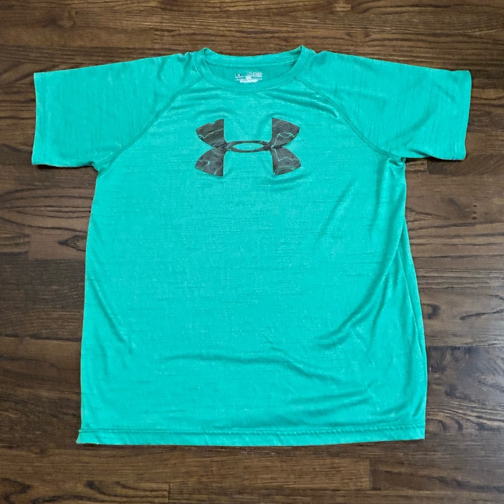 Under Armour HeatGear T-shirt. Youth size XL.